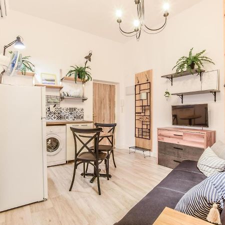 Apartamento Plaza De Lavapies Alquiler Temporal Madrid Exterior foto