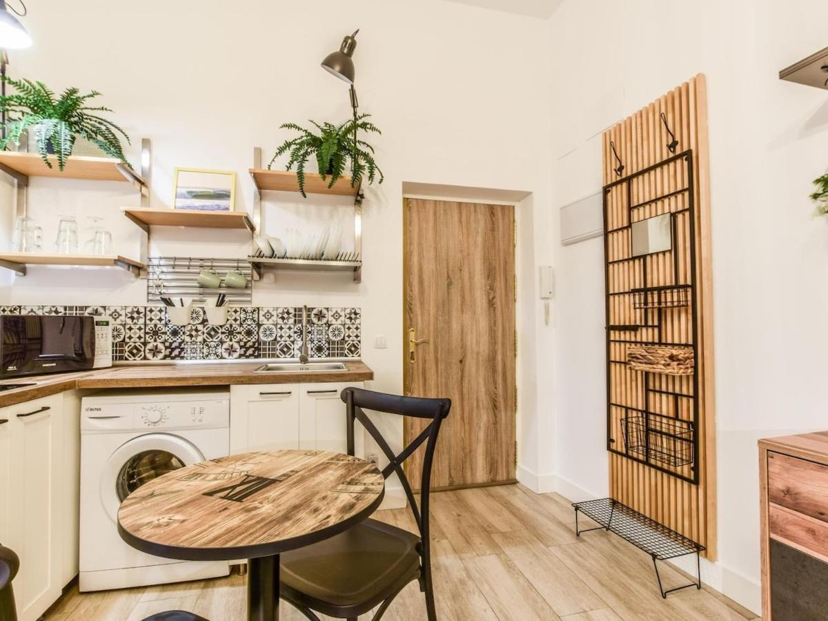 Apartamento Plaza De Lavapies Alquiler Temporal Madrid Exterior foto